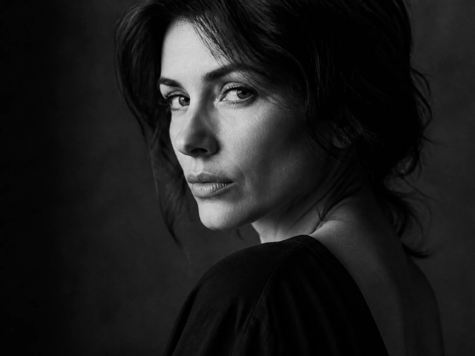 Dramatic B&W Portrait cover
